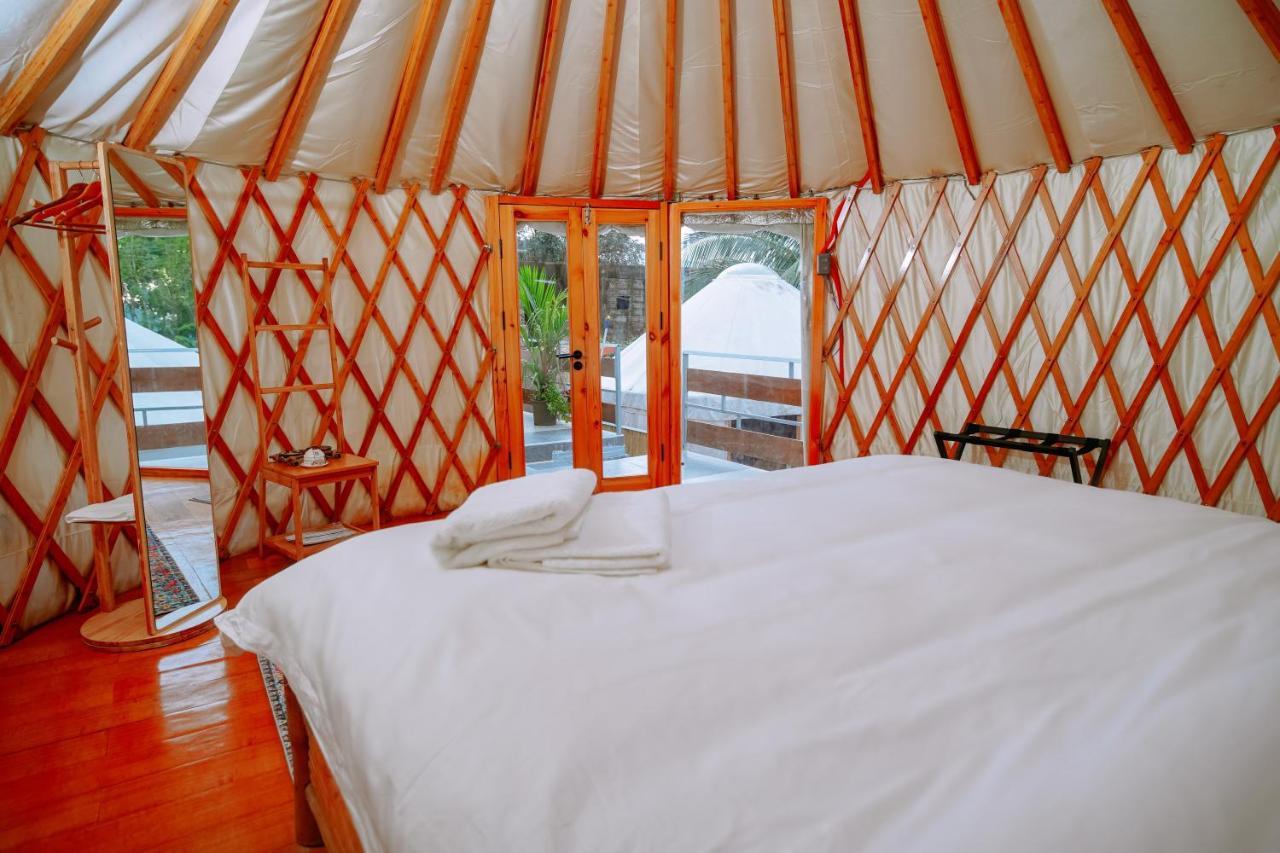 Hotel Nomad Yurts Coron Exterior foto