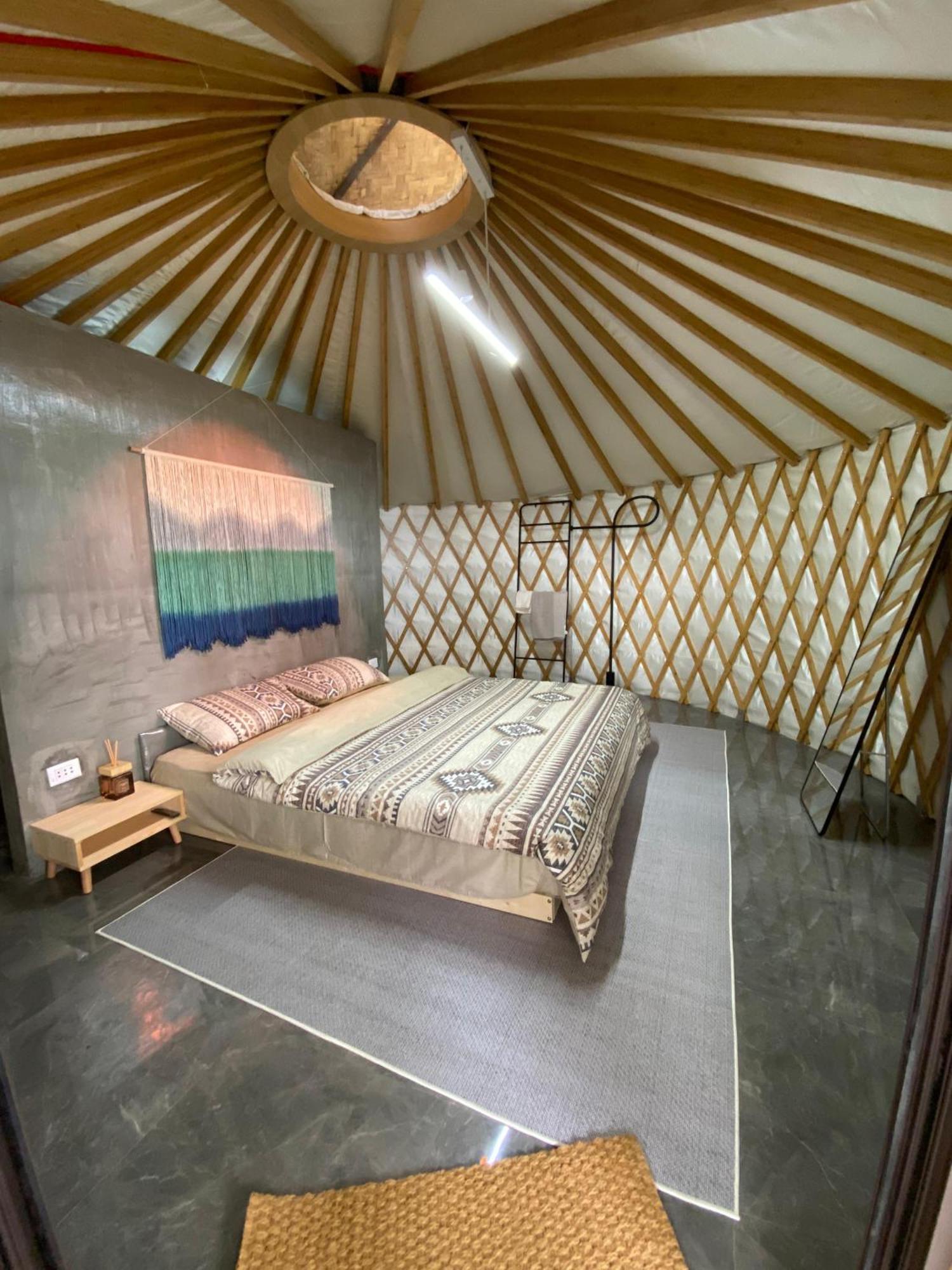 Hotel Nomad Yurts Coron Exterior foto